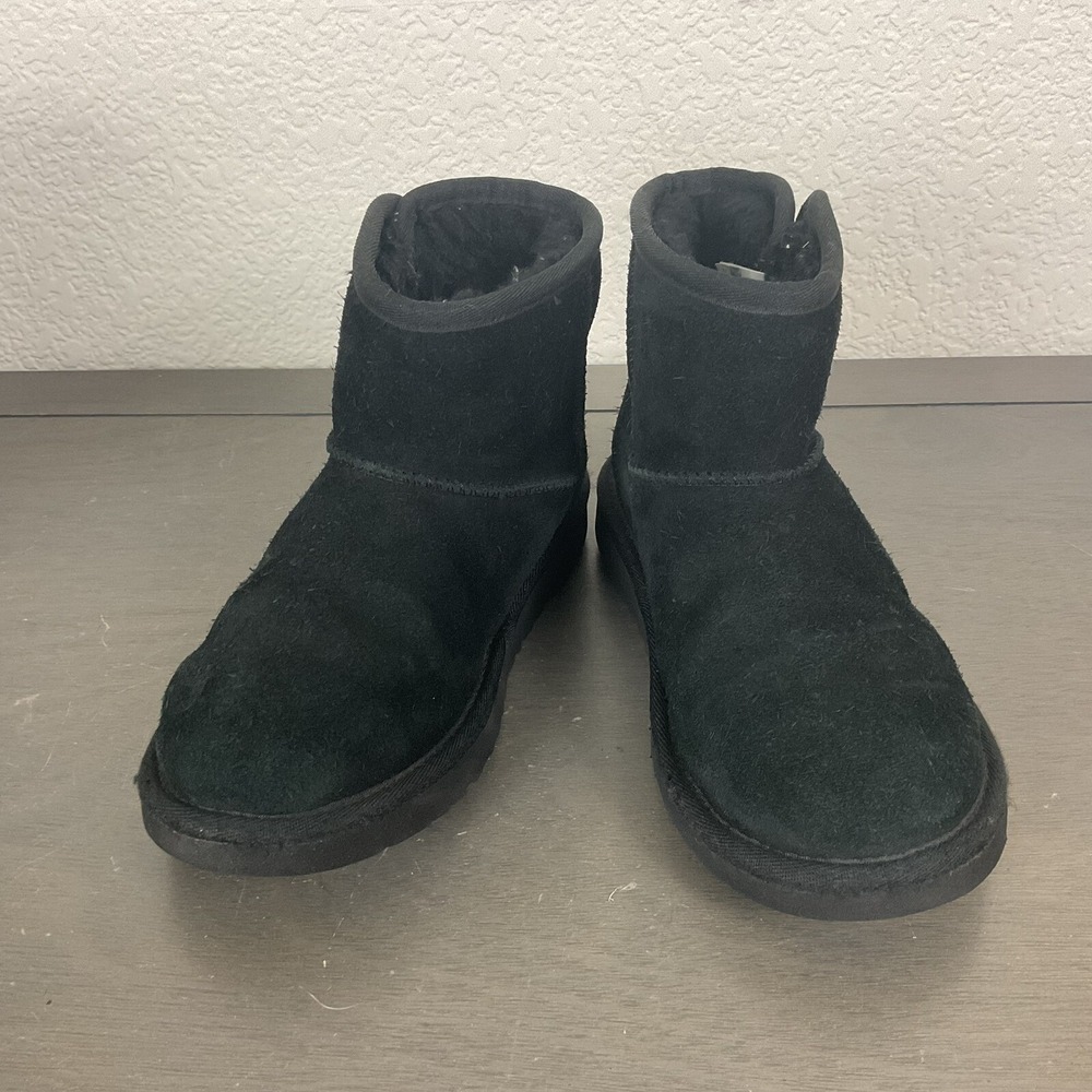 UGG Kids' Jona Black Sheepskin Wool Mid Top Boots (1118890k) Size 3 US